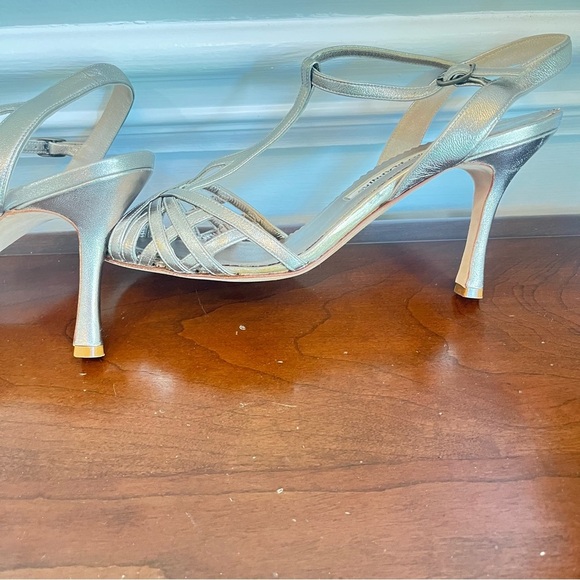 ***Sold on another Platform***Manolo Blahnik Gold T-Strap Heels 7.5 - Picture 6 of 15